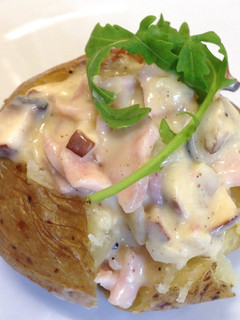 A picture of Jacket Potato with Carbonara.