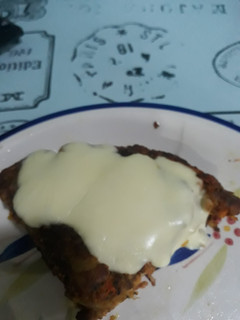 Una foto de Tortilla con lo que quedo del ASADO!!!!
