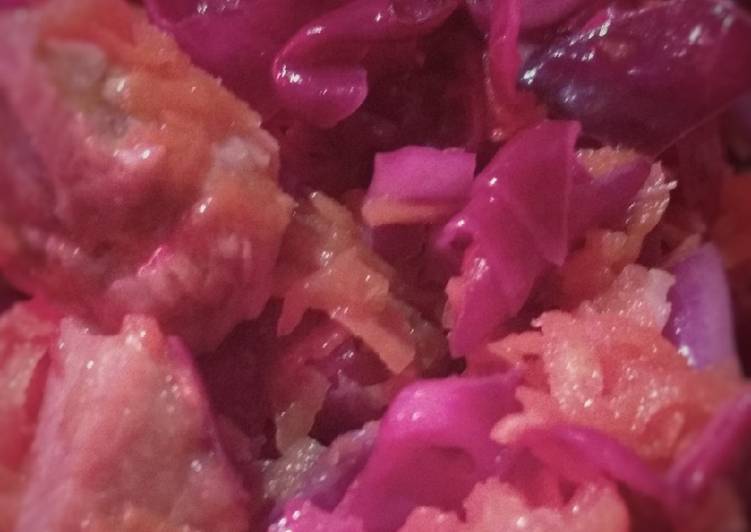 Ensalada de repollo morado con carne