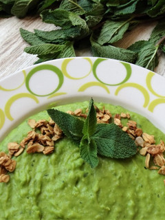 Una foto de Puré de guisantes y hierbabuena