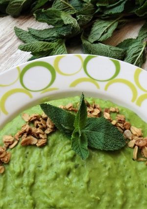 Una foto de Puré de guisantes y hierbabuena