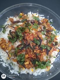 स्वीटकॉर्न लेयर पुलाव (sweetcorn layer pulao recipe in marathi) रेसिपी चे मुख्य फोटो
