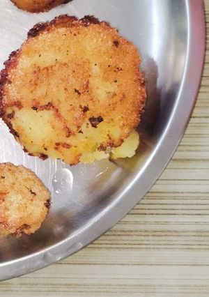 A picture of McCain aloo tikia.