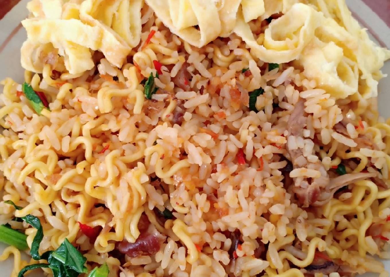 Nasgor mawut toping bebek suwir