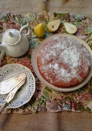 Foto di Torta con le pere nell'impasto e gocce di cioccolato