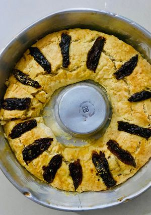 Una foto de ROSCA DE Pascua SALADA (masa con quesos, rellena de tomates secos)