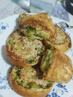 Una foto de Rollitos de brócoli y queso