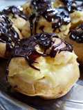 Profiteroles con crema pastelera