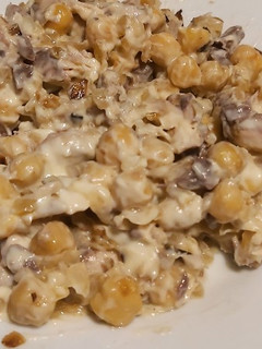 Una foto de Garbanzos con cebolla y caballa