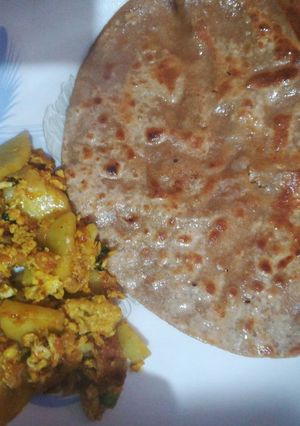 A picture of Paratha with ande alo ki bujia.