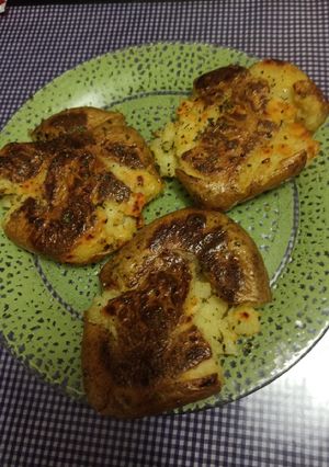 Una foto de Papas rotas en microondas