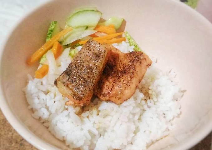 Resep Rice Bowl Pan Seared Salmon Dengan Acar Oleh Safarazkitchen 🍃🍊🍒