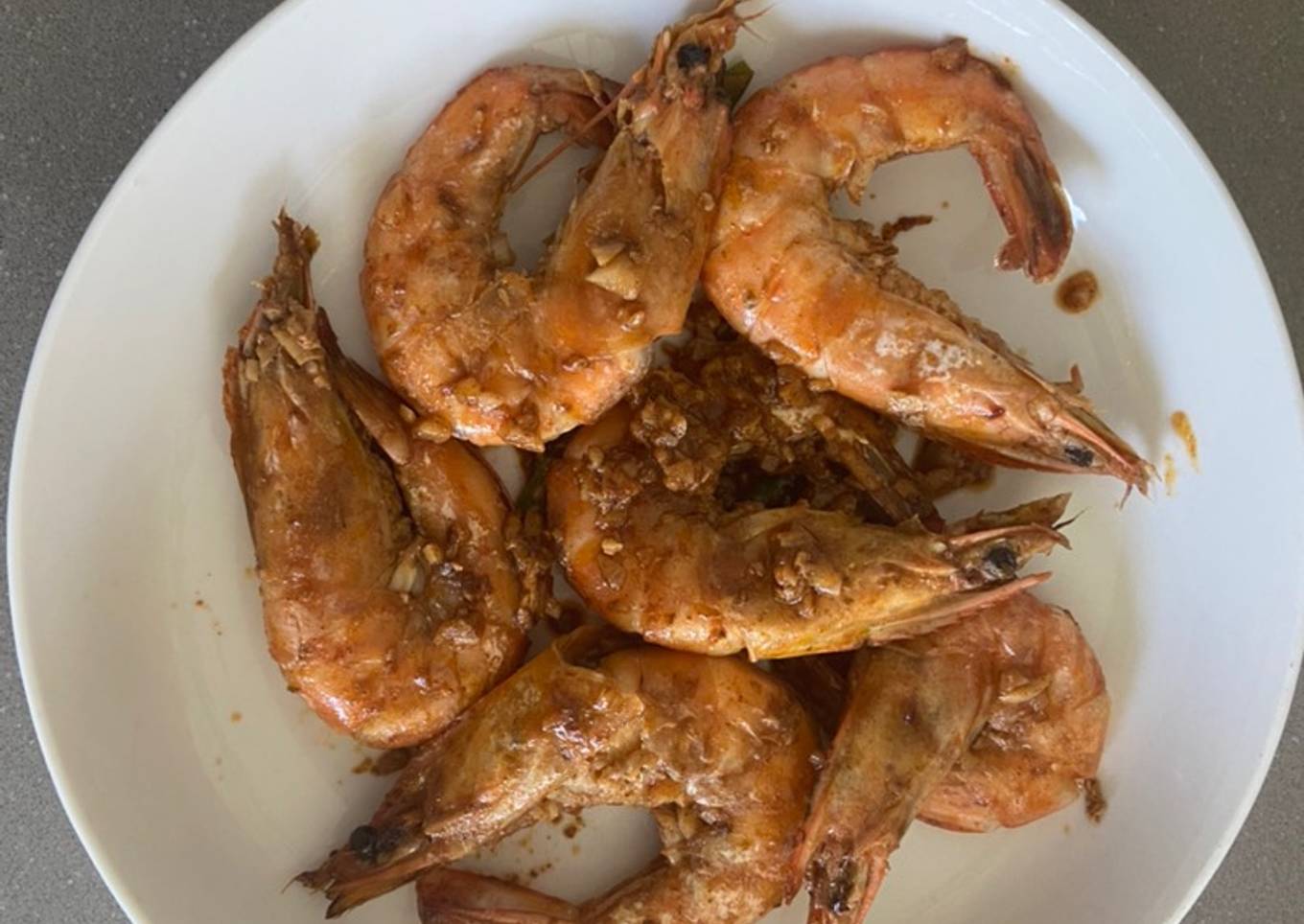 Shrimps with garlic and pepper