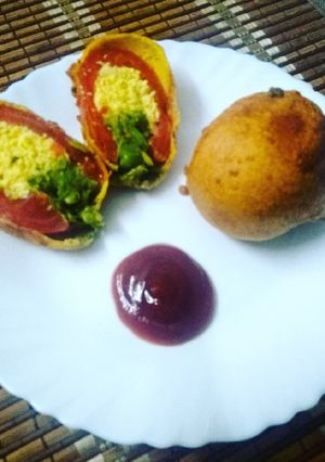 A picture of Stuffed Tomato Pakoda.