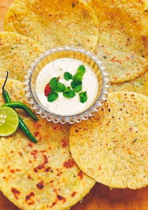 झटपट उपवासाचे थालीपीठ (jhatpat upwasache thalipeeth recipe in marathi) रेसिपी चे मुख्य फोटो 