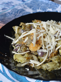Una foto de Macarrones con trufa y parmesano