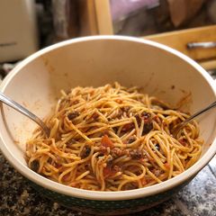 A picture of Spaghetti Alla Puttanesca.