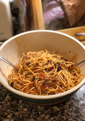 A picture of Spaghetti Alla Puttanesca.
