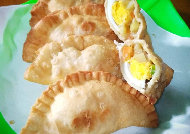 🥑pastel isi kentang wortel telur 🥑