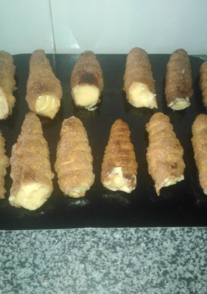 Una foto de Canutillos rellenos de crema pastelera