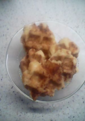 Gluténmentes sajtos tallér gofrisütőben recept fotója
