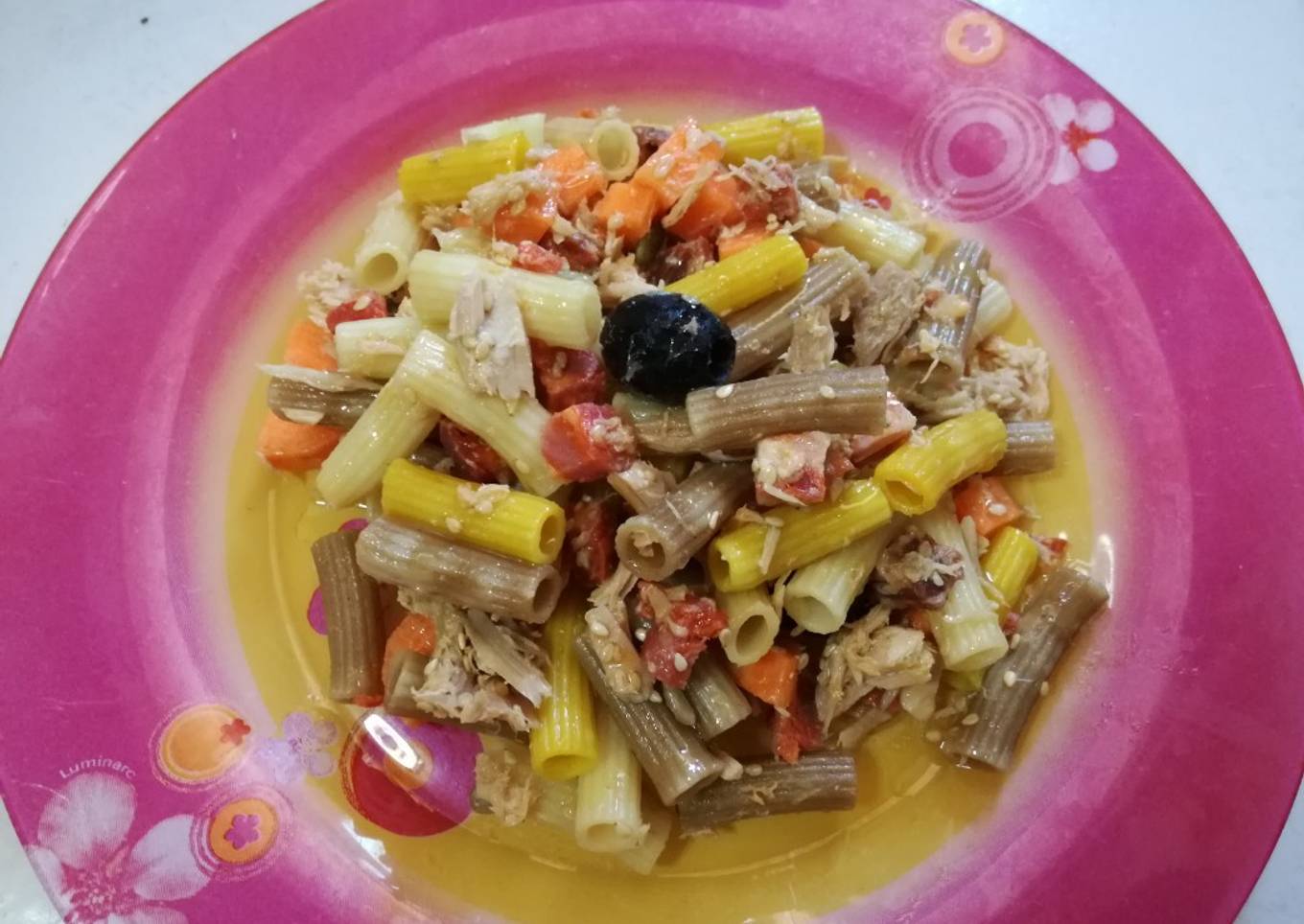 Ensalada de macarrones con chorizo (fría o caliente)