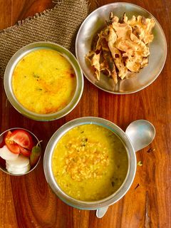 कठियावड़ी कढ़ी खिचड़ी(kathiyawadi kadhu khichdi recipe in hindi) रेसिपी मुख्य फोटो