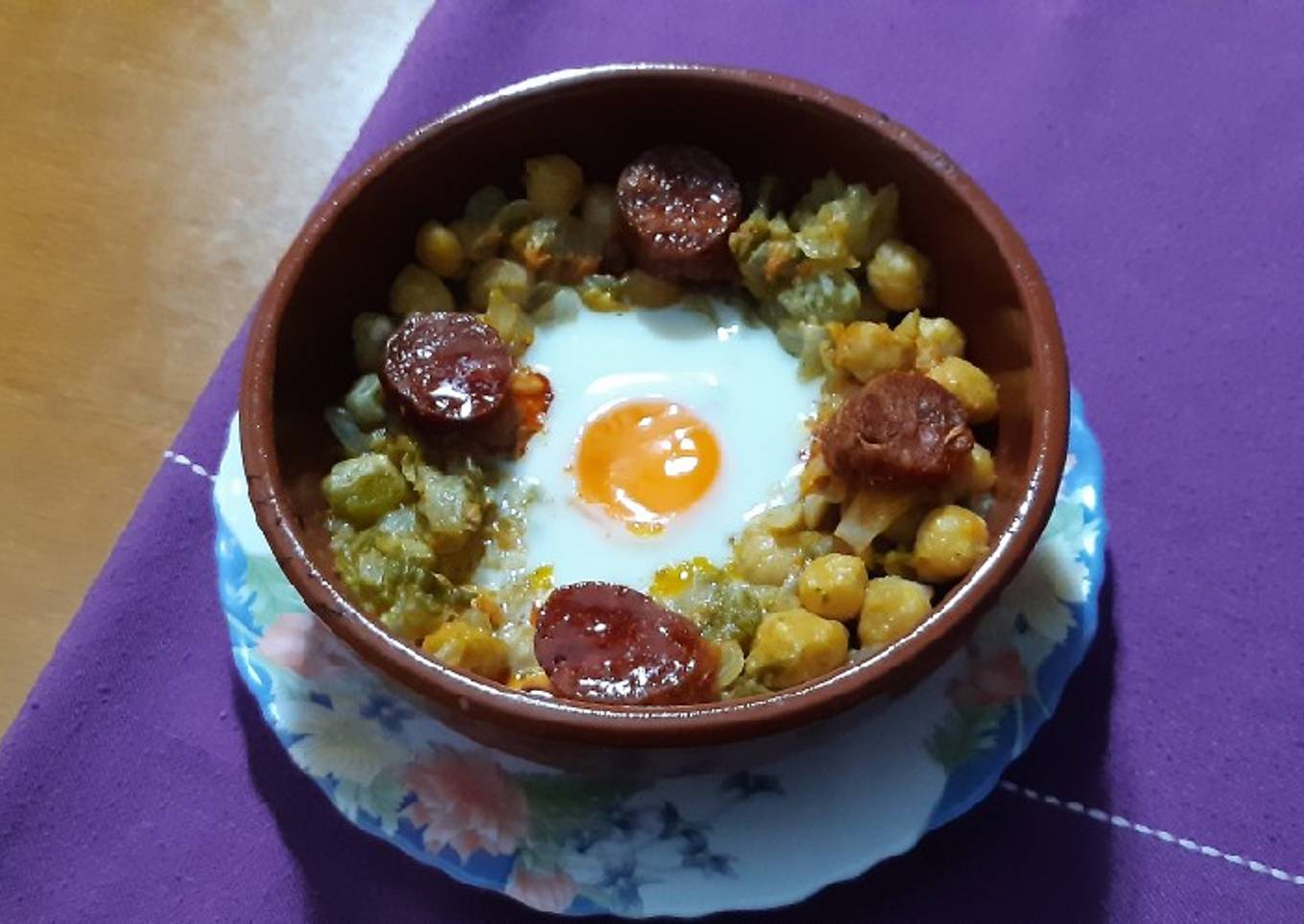 Garbanzos con huevo y chorizo (cocina de aprovechamiento)
