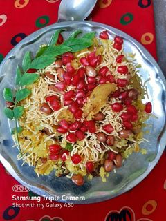 बटाटा पोहा (batata poha recipe in Hindi) रेसिपी मुख्य फोटो