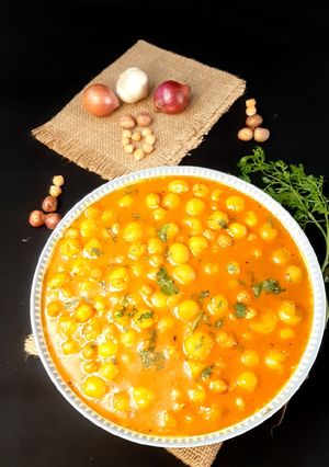 কাবুলি ছোলা ও আলুর তরকারি রেসিপির প্রধান ছবি