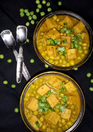 बेसनी मटर पनीर (besani matar paneer recipe in Hindi) रेसिपी मुख्य फोटो