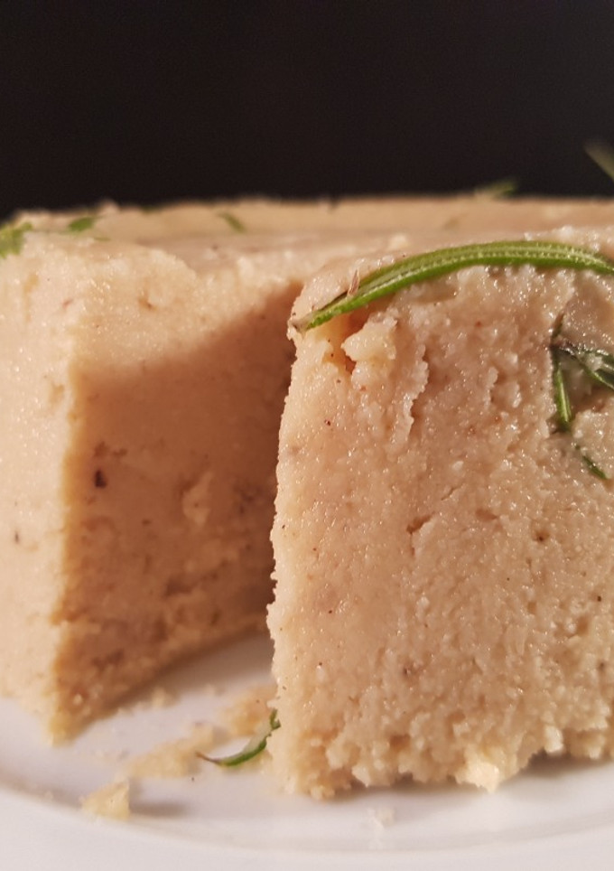 Una foto de Queso vegano de almendra