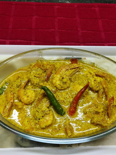 A picture of Chingri Bhapa or Steamed Prawns in Coconut Mustard Paste.