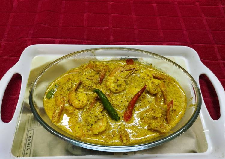 Recipe of Any-night-of-the-week Chingri Bhapa or Steamed Prawns in Coconut Mustard Paste