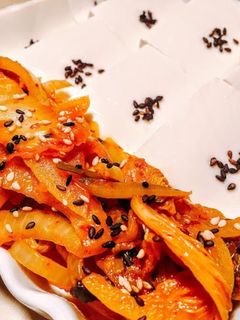 超簡易韓式下酒菜! 炒泡菜佐豆腐 的食譜成品照片