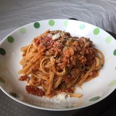 A picture of Tomato and tuna linguine.