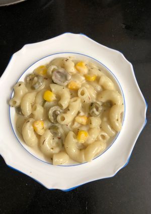 વ્હાઇટ સોસ પાસ્તા (White Sauce Pasta Recipe In Gujarati) રેસીપી મુખ્ય ફોટો