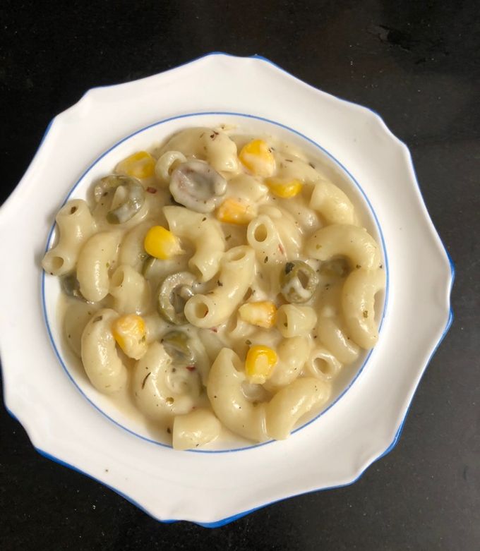 વ્હાઇટ સોસ પાસ્તા (White Sauce Pasta Recipe In Gujarati) રેસીપી મુખ્ય ફોટો