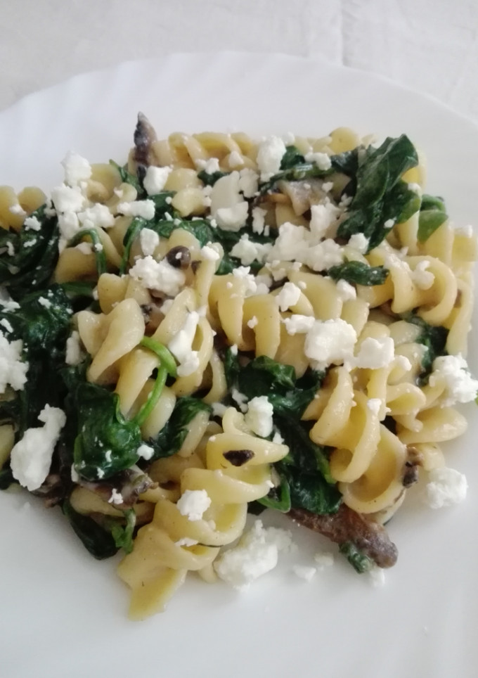 Una foto de Espirales con champiñones y queso feta
