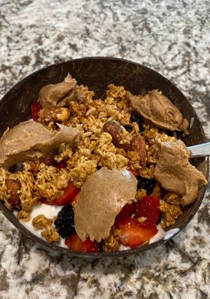 A picture of Breakfast yogurt.
