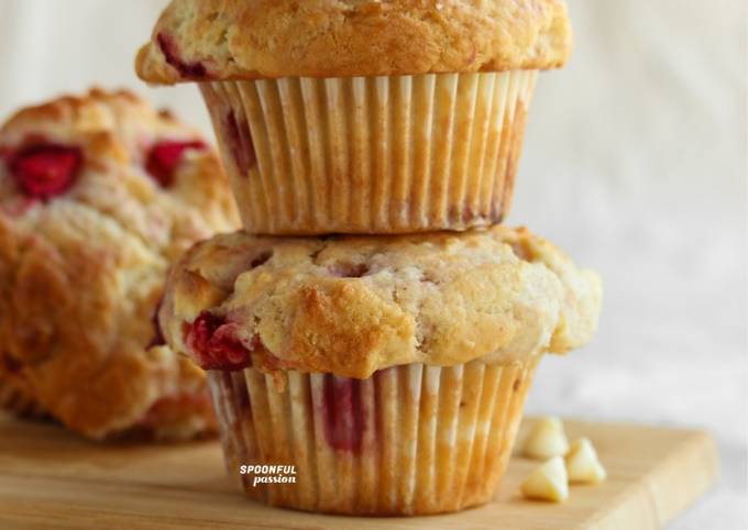 Step-by-Step Guide to Make Homemade Strawberry Chocolate Chip Muffin