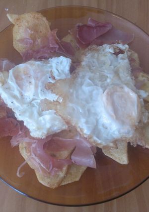 Una foto de Huevos rotos