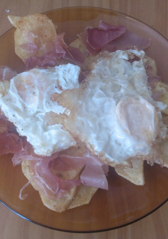 Una foto de Huevos rotos