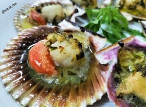 Una foto de Vieiras al ajillo en airfryer