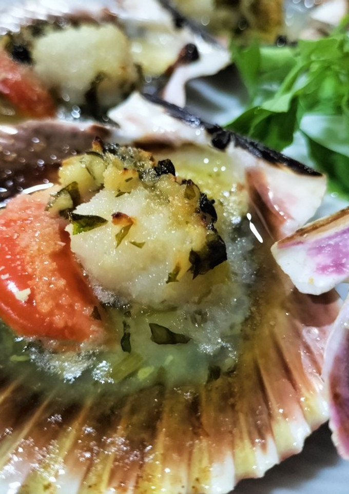 Una foto de Vieiras al ajillo en airfryer