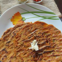 A picture of Onion Thalipeeth.