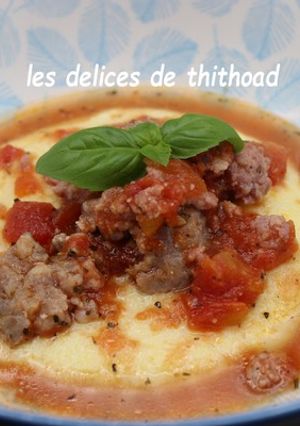 Une photo de Polenta et ragout de chair à saucisses