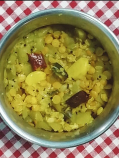 பீர்க்கங்காய் கடலை பருப்பு கூட்டு (Peerkankaai kadalaiparuppu koottu recipe in tamil) செய்முறை முக்கிய புகைப்படம்