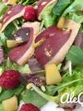 Insalata di petto d’anatra con pera caramellata e lamponi