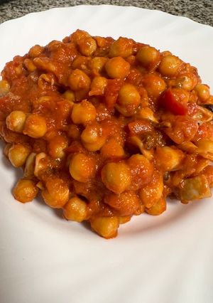Una foto de Garbanzos con calamares
